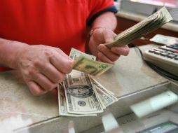 El precio del dólar a la venta se ubicó en los niveles más altos desde la crisis de 2009. ARCHIVO  /