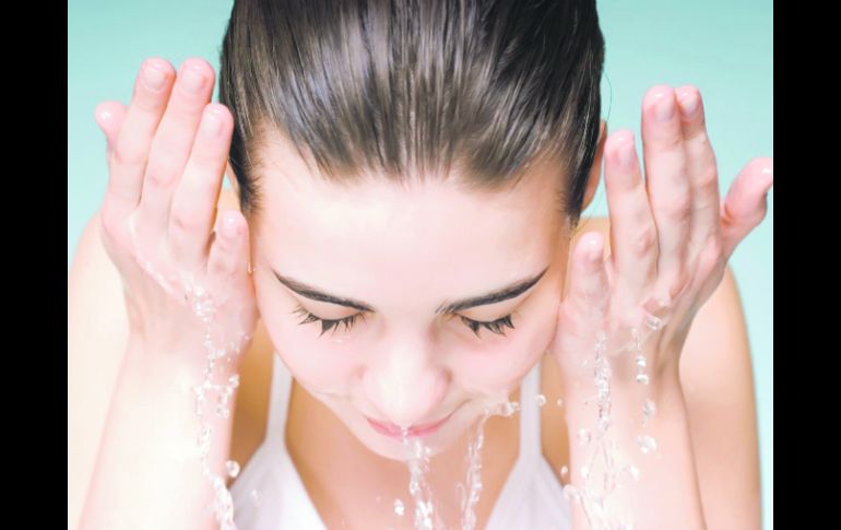 La piel del rostro es la primera zona del cuerpo que pierde tono muscular, lo que hace que aparezcan las arrugas.  /