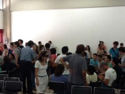 Reunión en el auditorio Q con integrantes del movimiento #YoSoy132. Imagen de @Eralvy  /