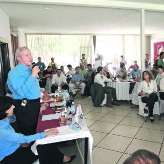 Fernando Guzmán promete seguridad para restauranteros