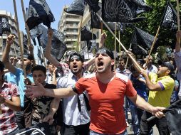 Seguidores del movimiento islámico Hizb al-Tahrir protestan contra el régimen de Siria y condenan la masacre de Hula. EFE  /