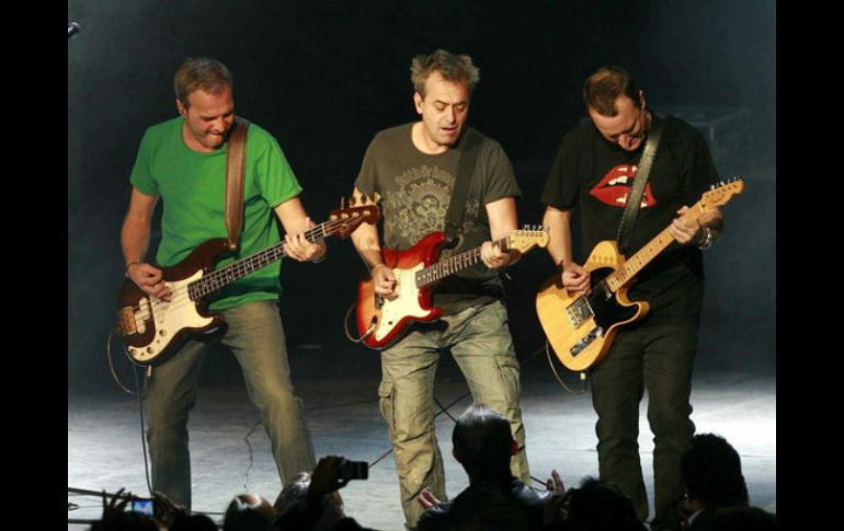 La banda remeneció el escenario al hacer un repaso del repertorio, ocasionando gritos de algarabía. ARCHIVO  /