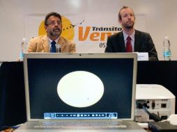 Titular de Academia Mexicana de Ciencias y el agregado de Ciencia y Tecnología de embajada Francesa, en conferencia. NOTIMEX  /