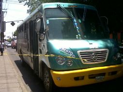 el cuerpo del hombre fue levantado por camilleros del Servicio Médico Forense.  /