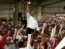 Enrique Peña Nieto, abanderado presidencial del PRI-PVEM, encabezó un mitin en Gómez Palacio. EL UNIVERSAL  /
