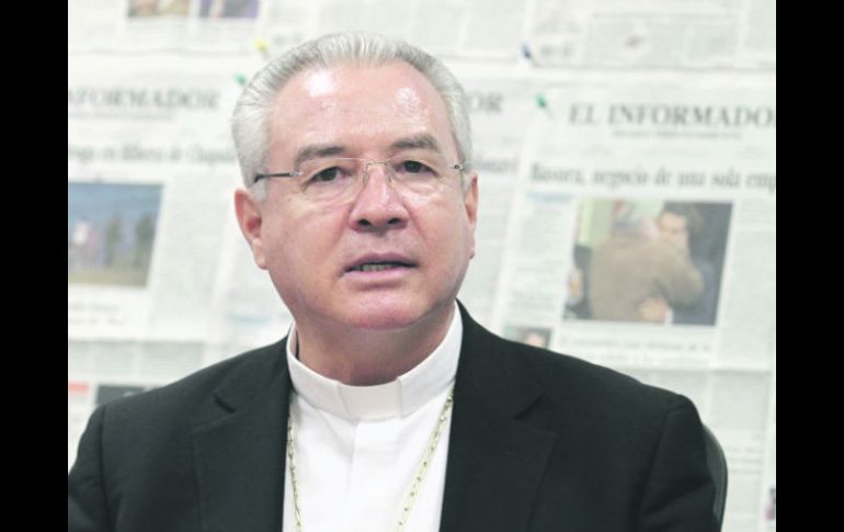 El cardenal Robles admite que los sacerdotes que trabajan en zonas de riesgo han debido modificar algunos de sus hábitos.  /