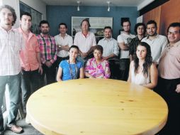 Este es el equipo de Trama Arquitectos, encabezado por Jaime Castiello (quinto, por la izquierda).  /