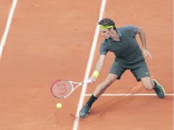 Roger Federer supo ganar una vez más, esta vez 6-3, 4-6, 6-2 y 7-5, pero volvió a perder un set por segundo partido consecutivo.REUTERS  /