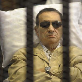 Condenan a Mubarak a cadena perpetua