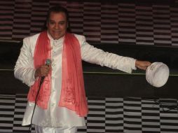 Durante la velada, el gobernador de Michoacán, Fausto Vallejo, entregó un reconocimiento al cantante por sus 40 años de carrera.NOTIMEX  /