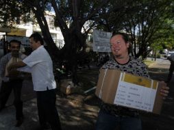Las marcadoras de credencial y el líquido indeleble, entre otro material llegó alrededor de las10:00 de la mañana.  /
