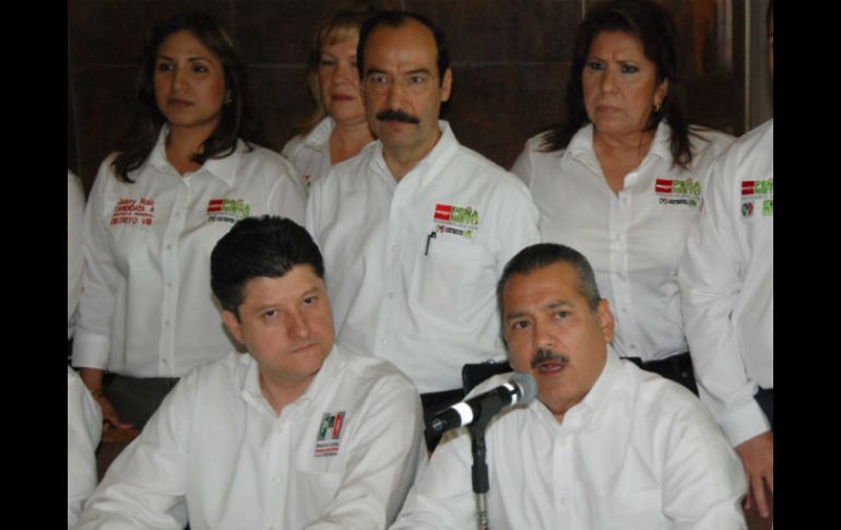 En una reunión Beltrones (al micrófono) llamó a los priistas a cerrar filas ante un ''difícil'' proceso electoral.NTX  /