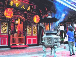 Longshan. Templo que combina el budismo y el taoísmo.  /