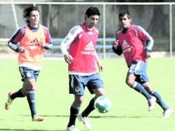 El defensa Jonny Magallón (c) sólo ha jugado para Chivas en su carrera profesional, ahora se unirá al León. MEXSPORT  /
