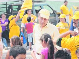 Fernando Garza acudió a las colonias Villa de Guadalupe y Atemajac del Valle, en Zapopan, donde escuchó las demandas y de los vecinos.  /