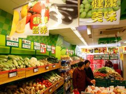 Amas de casa chinas tienen más motivos de preocupación al hacer las compras. AP  /
