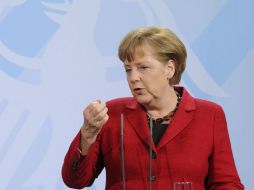 El futuro del continente depende de la canciller alemana y el presidente francés, asegura Fischer. AFP  /