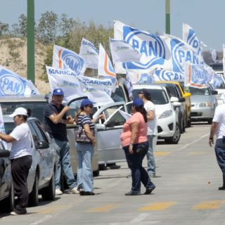 Maricarmen Mendoza encabeza caravana por Zapopan