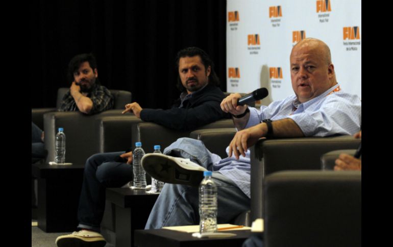 Productores hablan sobre el proceso creativo de un disco y el artista.  /