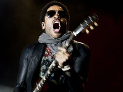 Lenny Kravitz se esmeró en dedicarles especial atención a sus fanáticos por medio de palabras y actos. EFE  /