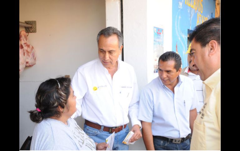Garza continuó con su campaña por municipios de la Región Ciénega. ESPECIAL  /