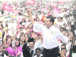 TIJUANA. El priista durante el evento en el estacionamiento de la Plaza de Toros, al que acudieron unas 42 mil personas. EFE  /