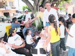 Fernando Garza se trasladó a municipios de la Ribera de Chapala para entablar una reunión con militantes de su partido. ESPECIAL  /
