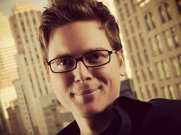 Stone, de 38 años y con dos libros ya publicados, inició su carrera profesional a finales de los años noventa. IMAGEN TOMADA DE TWITTER  /