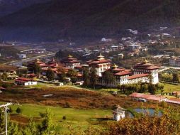 Vista del valle de Thimbu, Bután, donde los martes será día de dejar el auto en casa. ESPECIAL  /