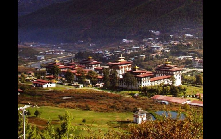Vista del valle de Thimbu, Bután, donde los martes será día de dejar el auto en casa. ESPECIAL  /