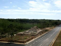 Imagen cedida por el INAH, de un área arqueológica con varias edificaciones mayas de más de 1.500 años. EFE  /