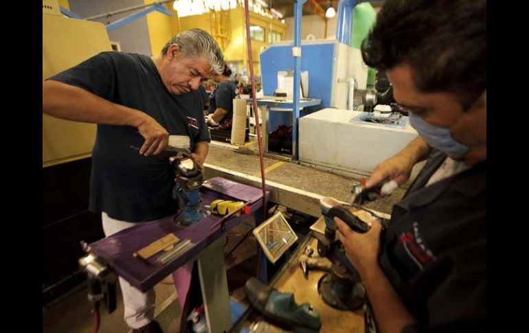 Las instituciones bancarias no tienen ningún incentivo para cuidar a quién están otorgando estos créditos. ARCHIVO  /