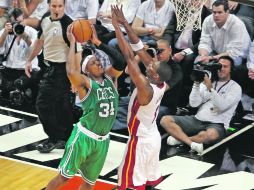 Paul Pierce (foto) anotó un triple clave sobre el final del partido. AFP  /
