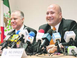 Enrique Alfaro presentó ayer sus dos últimos ejes de campaña, acompañado del presidente de la Coparmex Jalisco. ESPECIAL  /