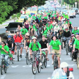 Pedalean más de 200 ciclistas