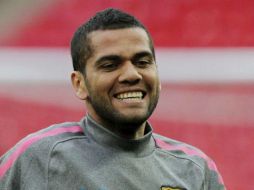 Los rumores sobre la posible salida de Alves comenzaron después de la celebración del título de copa ante los de San Mames. EFE  /