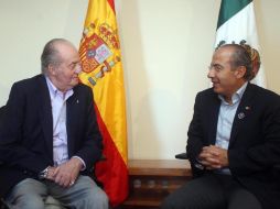 El presidente Felipe Calderón sostuvo una reunión con el rey de España Juan Carlos I, en el marco de la IV Cumbre del Pacífico. NTX  /