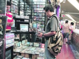 Según la encuesta de la CANAIVE, el mercado de San Juan de Dios es de los sitios en donde más se compran productos del sector informal.  /