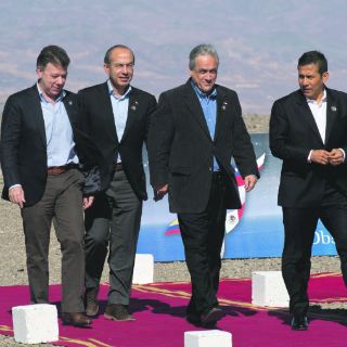 Felipe Calderón firma Alianza del Pacífico en Chile