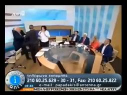 Un fiscal ordena el arresto del miembro del partido político Amanecer Dorado, Ilias Kasidiaris. ESPECIAL  /