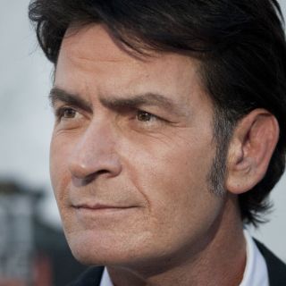 Explota Charlie Sheen contra personal de seguridad del Staples Center