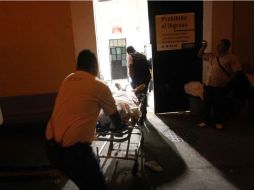 El cadáver fue recogido por personal del Servicio Médico Forense para su identificación. ESPECIAL  /
