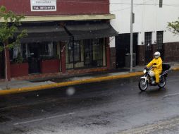 En el Centro tapatío se registró una lluvia ligera, al igual otros puntos de la metrópoli.  /