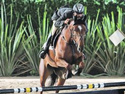 Luis Felipe Tejeda logró el primer lugar de la competencia a lomos de “Camelia” al registrar un tiempo de 31.89 seg. en el desempate.  /