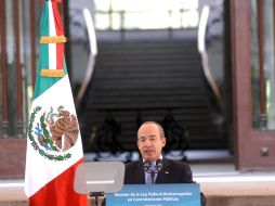 Felipe Calderón, durante al firma del decreto de la Ley Anticorrupción en Contrataciones Públicas. NOTIMEX  /