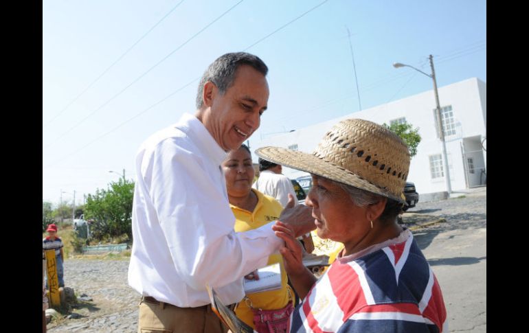 Fernando Garza compartió propuestas con los vecinos zapopanos. ESPECIAL  /