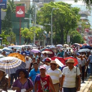 Maestros toman caseta en Autopista del Sol