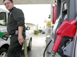 En mayo pasado, el secretario de Hacienda, descartó eliminar el deslizamiento mensual en el precio de la gasolina. ARCHIVO  /