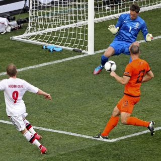 Dinamarca da la primera sorpresa de la Euro 2012