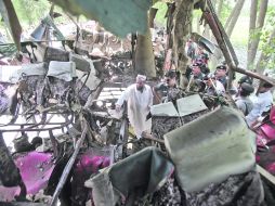 Al menos 19 muertos y más de 40 heridos dejó la explosión de una bomba en un autobús. AP  /